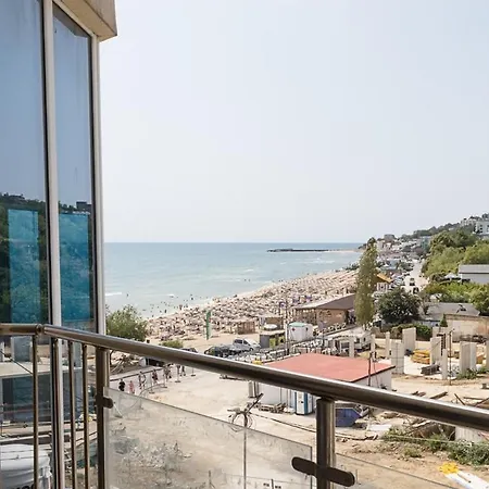 Kabakum 1br Retreat With Parking, Steps To By Flat Mаnаger Appartamento