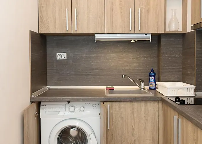 Kabakum 1br Retreat With Parking, Steps To By Flat Mаnаger *