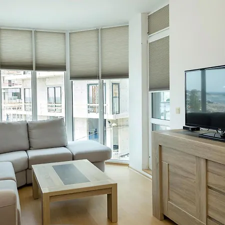 Kabakum 1br Retreat With Parking, Steps To By Flat Mаnаger *