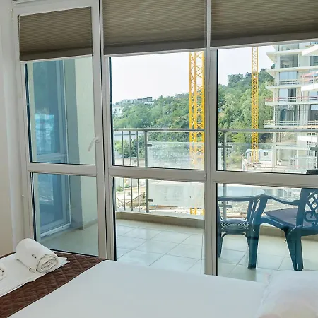 Kabakum 1br Retreat With Parking, Steps To By Flat Mаnаger *