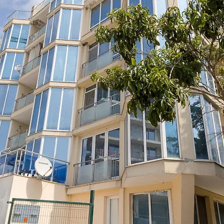 Апартаменты Kabakum 1br Retreat With Parking, Steps To By Flat Mаnаger *