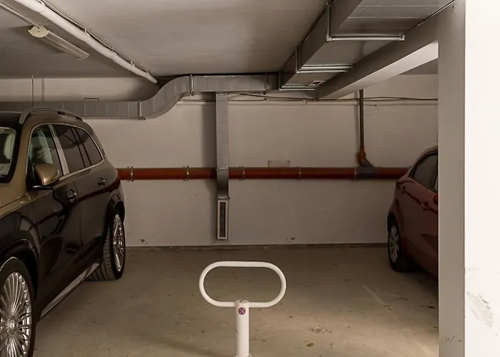 Kabakum 1br Retreat With Parking, Steps To By Flat Mаnаger Appartement